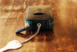 スクエア型ファスナーキーケース